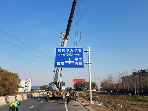 邢台邢台道路护栏网网片该如何进行正确的选购呢？