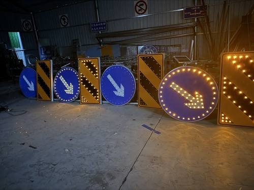 邢台邢台河南太阳能交通标牌 河南自发光交通路标牌厂家